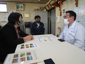 意見交換の様子（12月21日） 熊谷製パンの熊谷代表取締役（右）