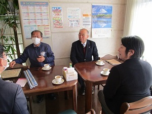 授与式後に行った意見交換の様子