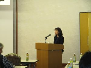 説明を行う長田地方参事官