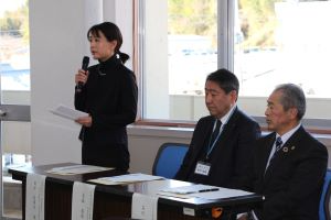 祝辞を述べる長田地方参事官