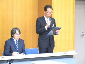 有機農業推進計画について説明する栗原市農林振興部佐々木部長