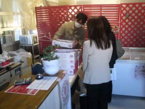 隣接する直売所の様子