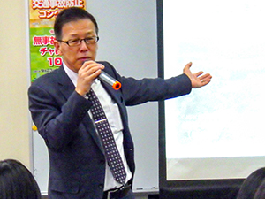 挨拶をする佐々木地方参事官
