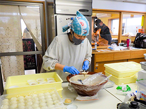 おはぎ製造の様子