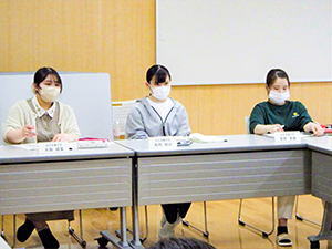 千葉代表に質問する学生