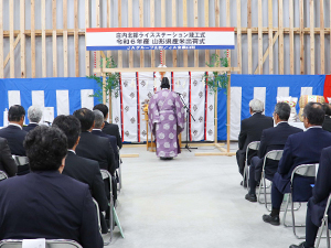 竣工式での神事の様子