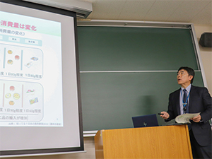 「みどり戦略」を説明する 山形県拠点職員