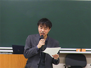 総評をする 山形大学農学部藤科教授