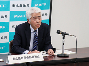 挨拶する松原地方参事官
