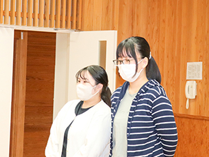 動画を制作した4年生の中から 2名が意見交換に参加