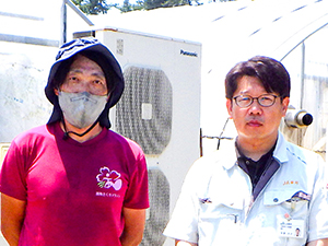花ふぁーむ阿部代表（左）と JA鶴岡　今野生産振興課長（右）