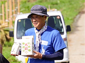 棚田米のPRをする グループ農夫の会 稲村代表