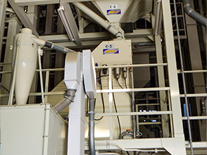 <2号CE内の様子➂> 色彩選別機