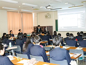 説明会の様子(後方から撮影)