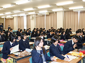 説明会の様子(斜め横から)