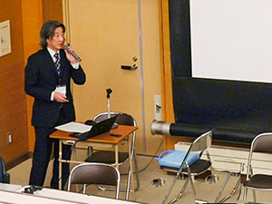 説明を行う山形県拠点職員