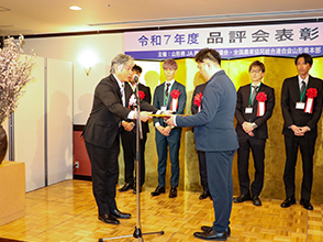表彰状授与の様子