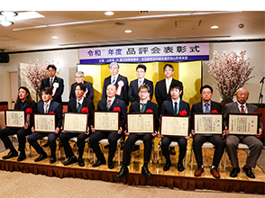 記念撮影-受賞者全員と関係者