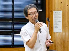 説明する山形県拠点職員