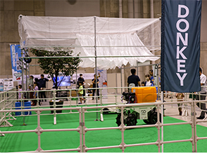「未来の果樹園展」（小型農業ロボット