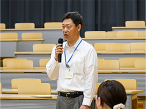 講評を行う山形県拠点職員の様子
