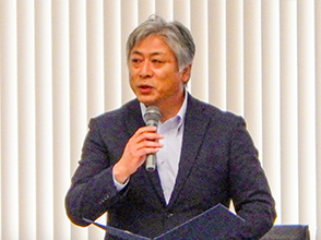 祝辞を述べる花田地方参事官