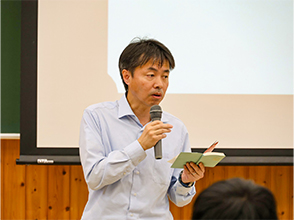 基礎農林経済学を担当する藤科智海教授