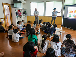 高学年への講話の様子