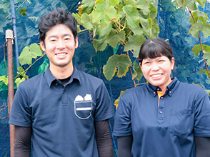 岩田朋樹さん(左)と奥様の明日香さん(右)