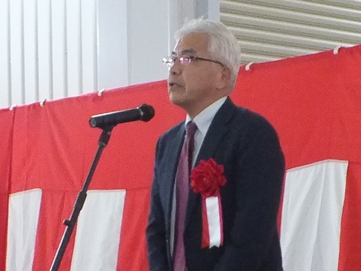 祝辞を述べる犬飼次長