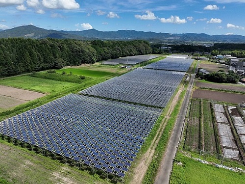 アグリガスコム株式会社上長山ソーラーファームの風景（アグリガスコム株式会社写真提供）