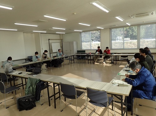 JA豊橋第六事業所における情報交換風景（令和7年2月7日撮影）