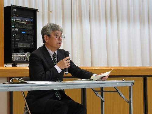 「みどりチェック」について説明する岐阜県拠点職員（令和7年2月6日撮影）