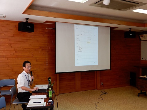 農林水産省補助事業について説明する岐阜県拠点職員