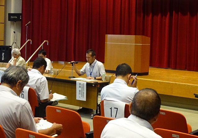 改正基本法等について説明する三重県拠点職員（令和6年7月19日撮影）