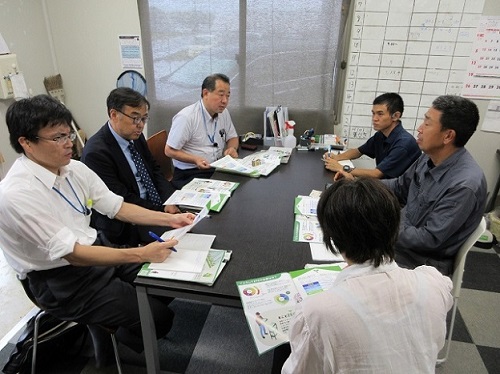 意見交換の様子（左奥　秋葉東海農政局長、左中央　齋藤地方参事官、右中央　川波部長（令和6年10月3日撮影）