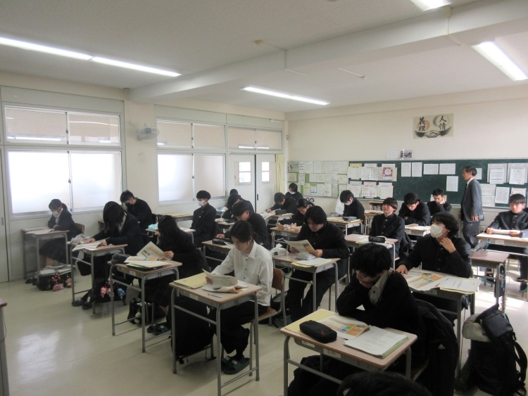 講演中の生徒の様子