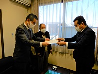 ＪＡめぐみの春里支店への賞状の授与