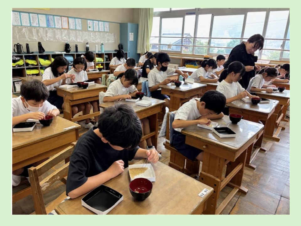 田んぼの学校(脱穀・選別作業)1