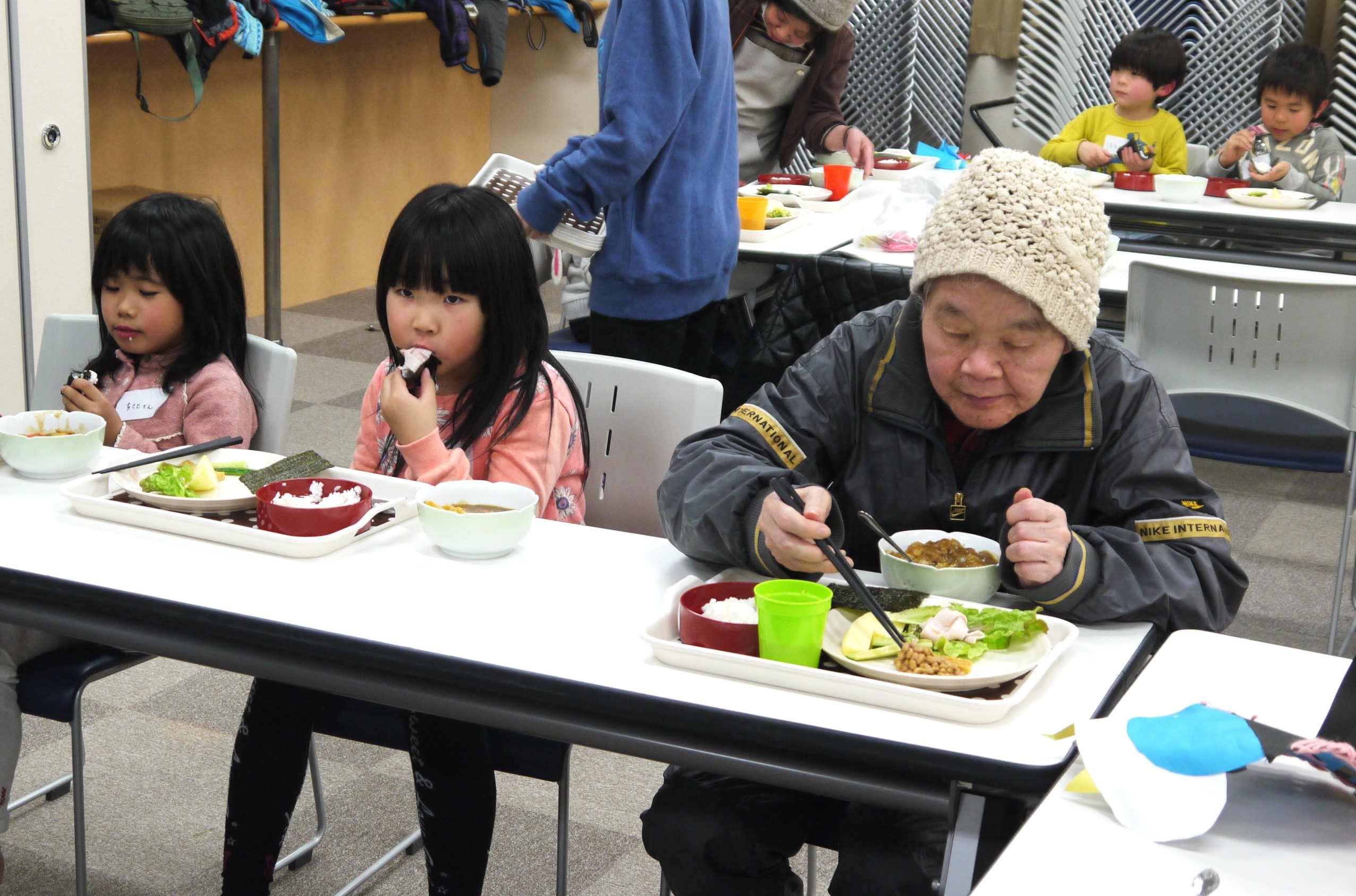 わいわい子ども食堂／おばあちゃんと一緒