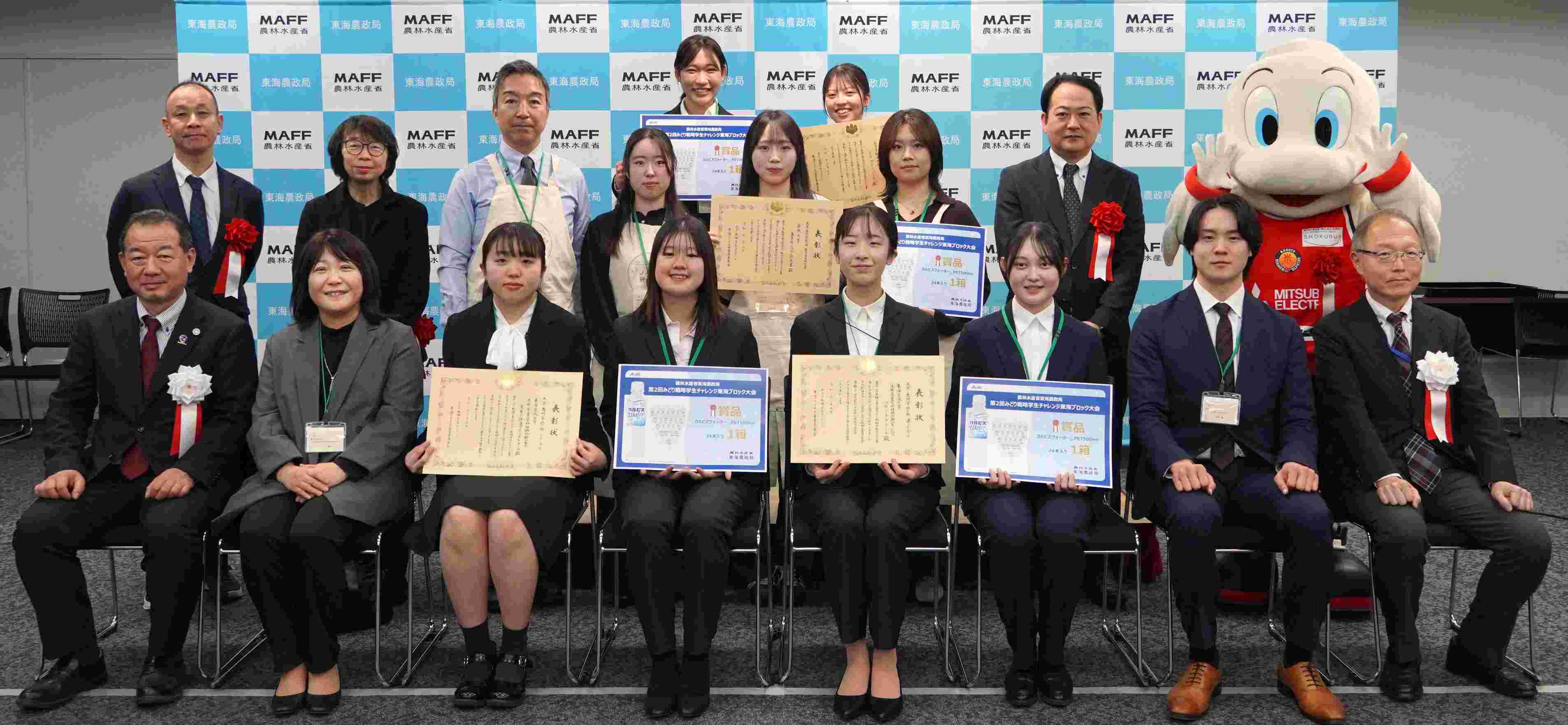 大学・専門学校の部でグランプリ、準グランプリ及び審査委員特別賞を受賞したチームの写真