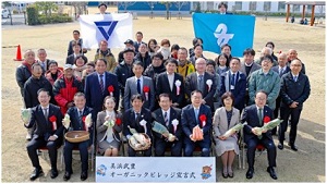 今回の宣言を祝して記念撮影
