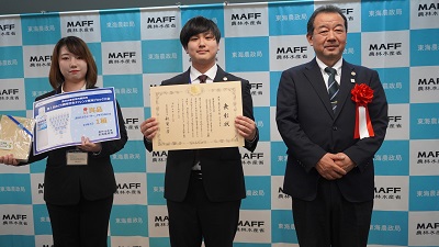 大学・専門学校の部グランプリ 東海学院大学 テーマ「食品ロス削減で持続可能な消費の拡大 産学官連携で取組む規格外野菜の商品化」