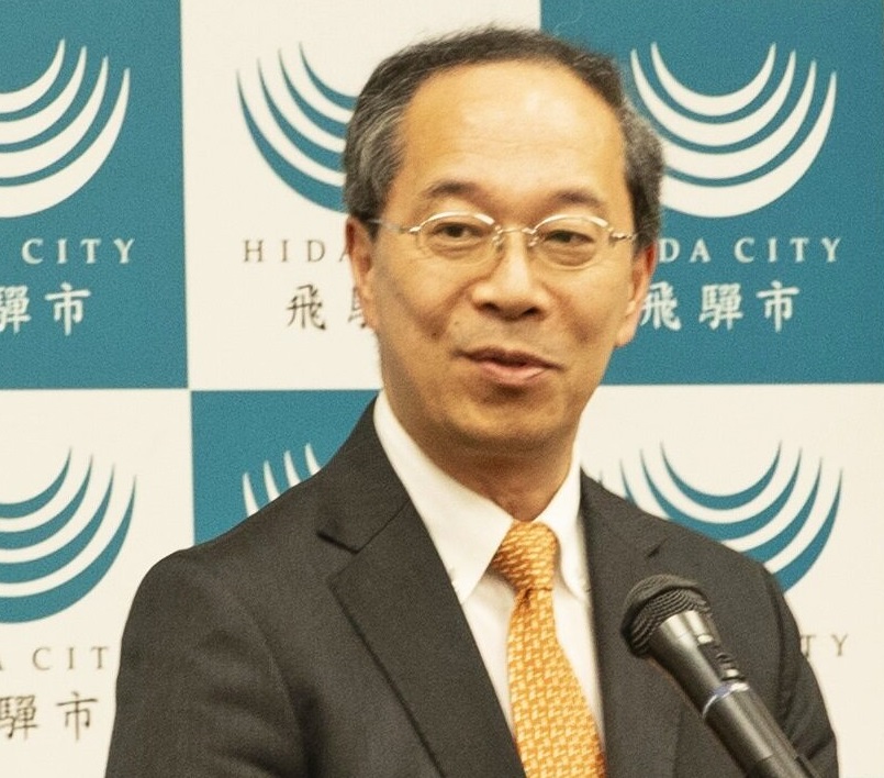 オーガニックビレッジを宣言する都竹淳也飛騨市長