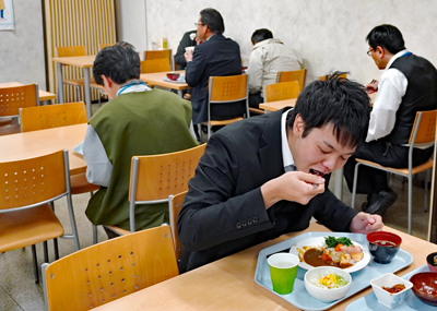 地下食堂の様子