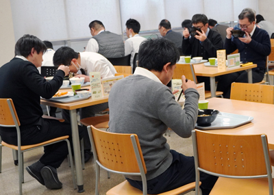 地下食堂の様子