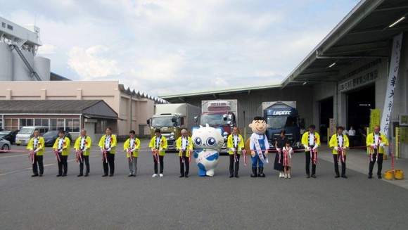 テープカット