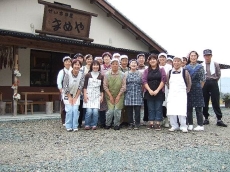 農家レストランまめやで働く方々
