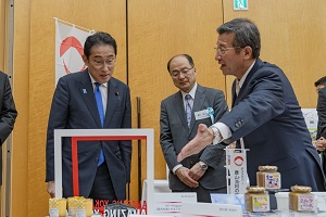 交流会での岸田内閣総理大臣との歓談