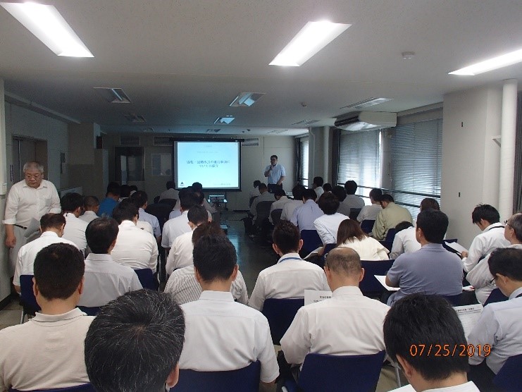 説明会場の状況